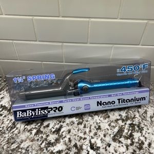 NWT Babyliss Nano Titanium Spring 1 1/4” Curling Iron